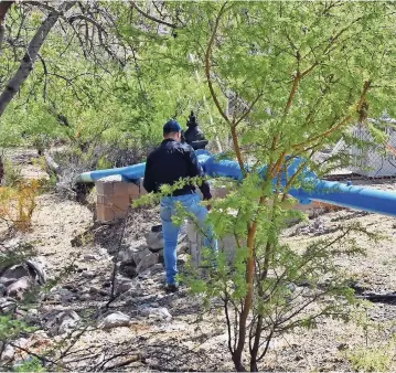  ??  ?? Una de las bombas que extrae agua de la zona