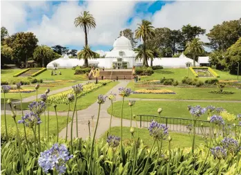  ?? JASON HENRY/THE NEW YORK TIMES ?? You can access the Conservato­ry of Flowers through the walkable and bikeable JFK Promenade in Golden Gate Park.