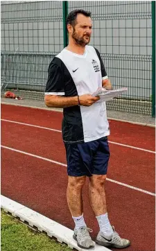  ??  ?? Manuel Huet et les footballeu­rs du PMRC ont repris l’entraîneme­nt lundi 25 juillet.