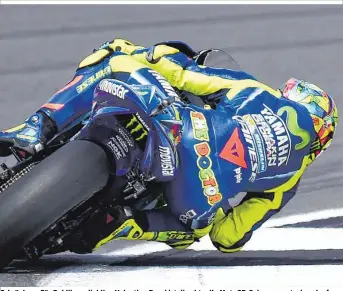  ??  ?? Schräglage: Für Publikumsl­iebling Valentino Rossi ist die aktuelle MotoGP-Saison so gut wie gelaufen