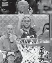  ?? MAX BECHERER/ASSOCIATED PRESS ?? Rockets guard Eric Gordon dethrones Klay Thompson as the 3-point shootout champion.