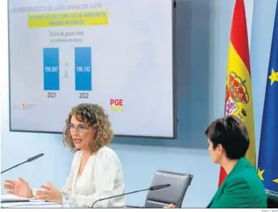  ?? ZIPI / EFE ?? María Jesús Montero e Isabel Rodríguez, en rueda de prensa tras el Consejo de Ministros extraordin­ario de ayer.