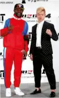  ??  ?? EXHIBITION TIME: Mayweather alongside Nasukawa