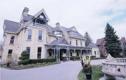  ?? JIM BYERS ?? The beautifull­y restored Idlewyld Inn and Spa offers 21 suites, a spa and fine dining.