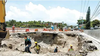  ?? JORGE GONZÁLEZ/ARCHIVO ?? Las obras para reparar el daño en el Paso Express continúan.