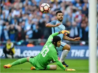  ?? (Getty) ?? Sergio Aguero chips the ball over Petr Cech to score for Manchester City