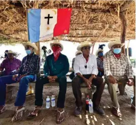  ??  ?? El presidente López Obrador se reunió con representa­ntes de los pueblos yaquis.