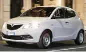  ??  ?? La Lancia Ypsilon, 2,7 milioni di esemplari venduti dal 1985 Consumo medio: Emissioni CO2: Dimensioni: