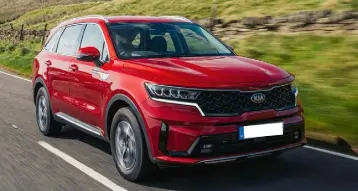  ??  ?? STONKINGLY GOOD: The seven-seater Kia Sorento has style and a heap of specificat­ions on board. Inset, the sleek Volvo C40 Recharge, which goes into production this autumn