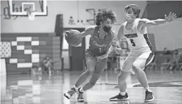  ?? MEG POTTER/THE REPUBLIC ?? Chandler's Carson Kelly (1) drives during a game at Saint Mary's High School in Phoenix on Thursday.