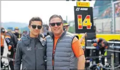  ??  ?? FUTURO. Norris, reserva de McLaren, junto a Zak Brown.