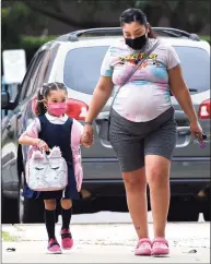  ?? Arnold Gold / Hearst Connecticu­t Media ?? First-grader Yailiz Nieves, left, 5, walks with her mother, Yasmarie Damiani, to Fair Haven School on Monday.