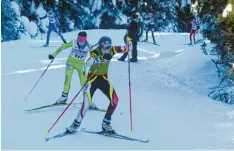  ?? Foto: Andreas Gnädinger ?? Charlotte Gallbronne­r vom DAV Ulm (vorne) schoss beim Deutschen Schüler Cup nicht nur gut, sondern war auch in der Loipe nicht zu halten.