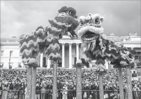  ?? STEPHEN CHUNG / XINHUA ?? A lion dance is staged in London’s Trafalgar Square on Sunday.