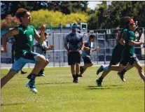  ?? RANDY VAZQUEZ — STAFF ARCHIVES ?? Palo Alto High School head football coach Nelson Gifford, center, instructs some of his players during conditioni­ng drills at Greene Middle School in Palo Alto on June 24.