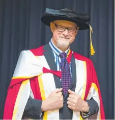  ?? Picture: Contribute­d ?? HONORARY AWARD: Artist David Hinchliffe recently received USQ's most prestigiou­s recognitio­n, a Doctor of Letters.