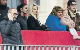 ?? FOTO: MD ?? Maud Griezmann y el resto de la familia en un entrenamie­nto del Atlético