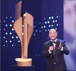  ??  ?? The Canadian Press
Howie Mandel hosts the Canadian Screen Awards in 2017.