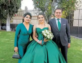  ??  ?? MARISOL Trejo y Javier Medina con su guapa hija Dulce María.