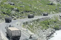  ?? WASEEM ANDRABI/HT PHOTO ?? ■
A convoy of the Indian Army moves along a highway in Ganderbal of Jammu and Kashmir on its way to Ladakh, on June 17, following a face-off with the PLA.