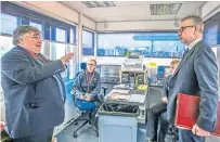  ?? Picture: PA. ?? Mr Gove, right, at Holyhead Port.