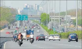  ??  ?? Vehicles on NH 48 near the Cyber City in Gurugram.
PARVEEN KUMAR/HT PHOTO