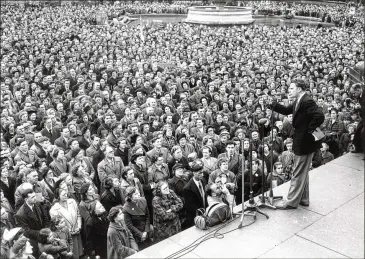  ?? GETTY IMAGES ?? Evangelist Billy Graham preaches in London’s Trafalgar Square. His 12-week London campaign in 1954 defied expectatio­ns, drawing more than 2 million people and the respect of the British, who had seen him as a slick salesman.