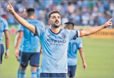  ??  ?? CERTERO. Villa celebra uno de los tres goles que le marcó al New York Red Bull.