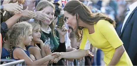  ?? PHOTO: JASON REED/AP ?? The Duchess of Cambridge meets with people on the steps of the Sydney Opera House in 2014.