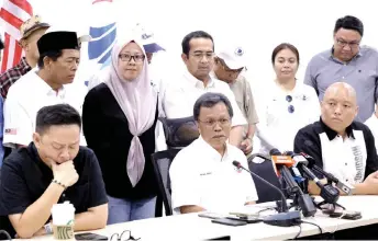  ?? — Bernama photo ?? Mohd Shafie addresses the press, surrounded by Warisan leaders.