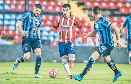  ?? Foto @Tuzosofici­al y @Chivas ?? Los necaxistas de Jaime Lozano comienzan a tomar impulso en el torneo con su segunda victoria al hilo, mientras el Guadalajar­a de Ricardo Cadena continúa sin conocer el triunfo.