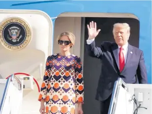  ?? JOE CAVARETTA/SOUTH FLORIDA SUN SENTINEL ?? President Donald Trump and first lady Melania Trump arrive on Air Force One at Palm Beach Internatio­nal Airport on Wednesday.