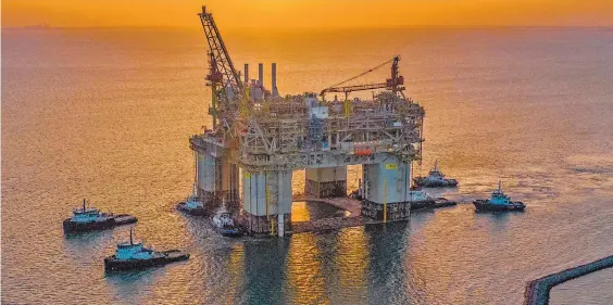  ?? ?? Argos, una plataforma de producción flotante semisumerg­ible de la británica BP en el Golfo de México