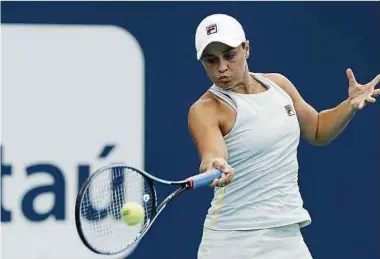  ??  ?? Ashleigh Barty steigert sich nach ihrer durchwachs­enen Leistung in der ersten Runde.