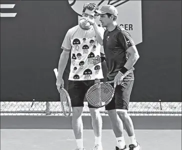  ?? Archivo ?? •
El tenista ecuatorian­o Gonzalo Escobar (der.) junto al uruguayo Ariel Behar.
