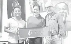  ??  ?? Kimmy Coseteng-Flaviano, Area Director for Smile Train in Southeast Asia (middle) with triathlete Noy Jopson (left) and Asmara Urban Resort owner Carlo Cordaro.