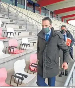  ?? ERASMO FENOY ?? Félix Sancho, a su llegada a la última asamblea del Algeciras.