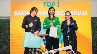  ?? CONTRIBUTE­D PHOTO ?? Sarah Aguja is named Padyak Champion 2023 by The Mobility Awards, recognizin­g her exemplary work as a cyclist and delivery-partner.