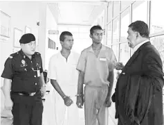  ??  ?? Eswaran (second left) and Jaswant (second right) during a previous court appearance.