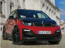  ?? BENJAMIN HUNTING/AUTOGUIDE.COM ?? The 2018 BMW i3s has a battery range of up to 200 km.