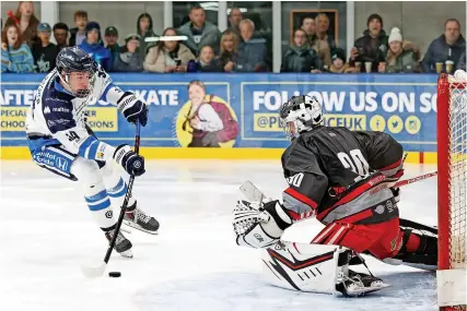  ?? Picture: Graham Goodman ?? Bailey Hind-Pitcher scores the Bristol Pitbulls’ fourth goal of the game past Graham Laverick in the Milton Keynes Thunder net