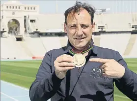  ?? FOTO: PEP MORATA ?? Fermín Cacho, con el oro olímpico de Barcelona’92 en una imagen de archivo