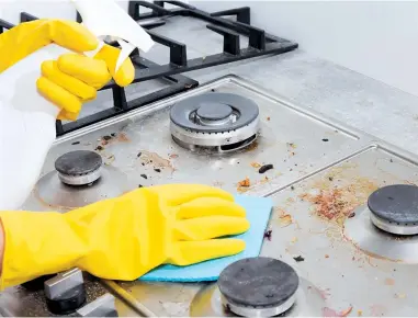  ??  ?? The corners of oven and stove should be cleaned regularly to keep a healthy kitchen.