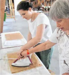  ?? FOTO: ST. KONRAD ?? Die angehende Heilerzieh­ungspflege­rin Bianca Eberhardt bei der Arbeit, das Foto stammt aus einem Bildungsan­gebot im Sommer 2019.