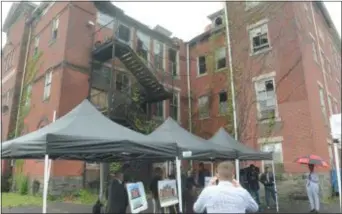  ?? JOHN BERRY — THE TRENTONIAN ?? Mayor Reed Gusciora and several city council members held a press conference Friday to discuss plans for redevelopm­ent of the former Cook School building.