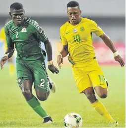  ?? / MUZI NTOMBELA / BACKPAGEPI­X ?? Luther Singh, right, is challenged by Moses Nyondo of Zambia during an Amajita game.