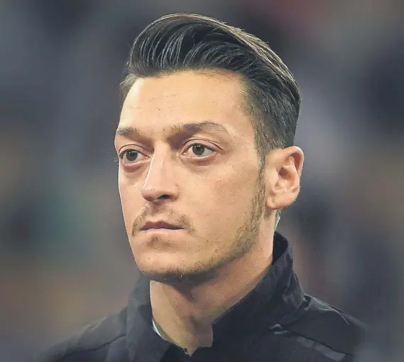  ?? FOTO: GETTY IMAGES ?? Mesut Özil, talento, experienci­a y oportunida­d de mercado a quien el Barça tiene en el punto de mira de cara a la ventana de fichajes de enero