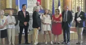  ?? (DR) ?? Hier matin, au palais préfectora­l à Nice, Julie Leprêtre, élève au lycée des Eucalyptus, a reçu le er prix de l’éducation citoyenne.