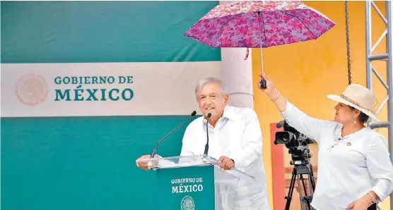  ?? JESÚS QUINTANAR ?? Al Presidente le llovió en su visita a Zacatecas, donde presentó los programas integrales de bienestar.