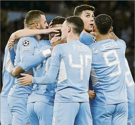  ?? FOTO: EFE ?? El City celebra
Tras la eliminació­n en Copa de la Liga y la derrota ante el Crystal Palace, una alegría en Champions, la goleada al Brujas